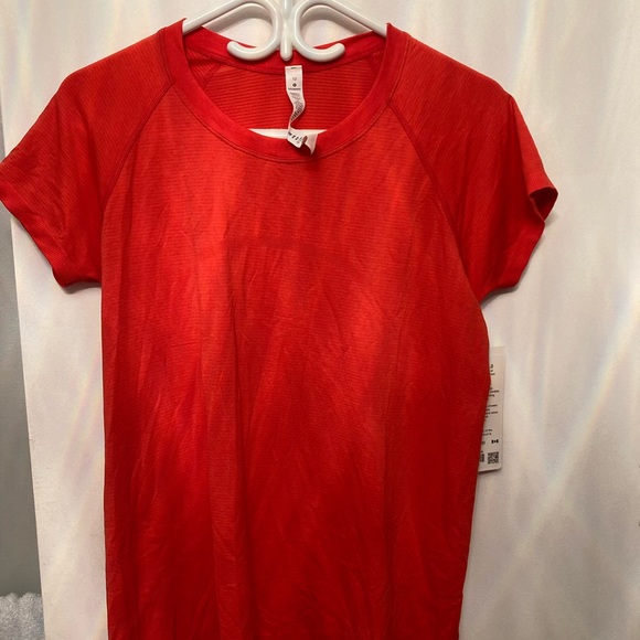 Lululemon women’s size 12 red Swifty Tech